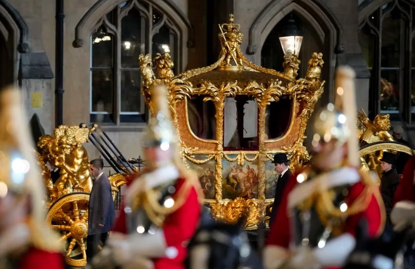 La ceremonia de coronación de Carlos III paso a paso