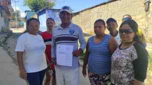 Vecinos de La Esperanza en Cumaná apelan a la creatividad para conseguir agua… tras 20 años sin el servicio