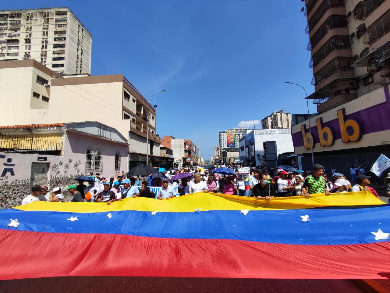 Trabajadores aragüeños se mantienen en la calle hasta lograr reivindicaciones sociales