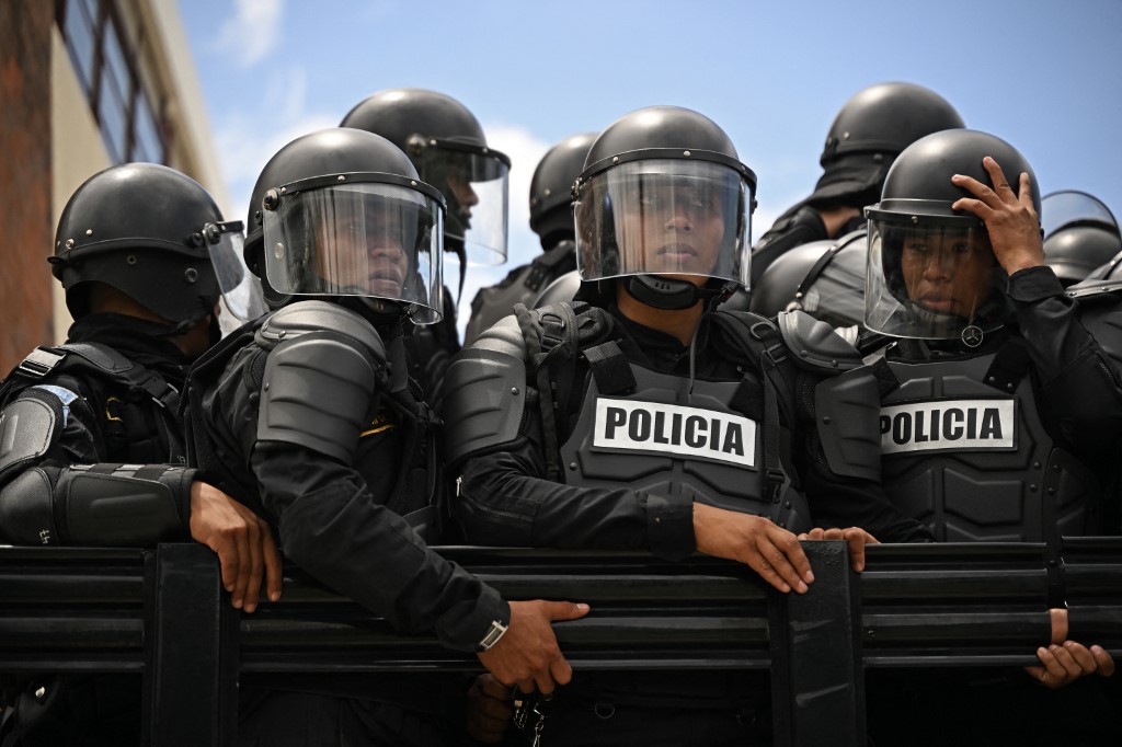 Policía de Guatemala detuvo vehículo que ocultaba a nueve venezolanos indocumentados