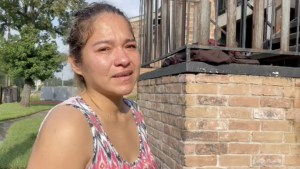 Venezolana llegó a EEUU tras cruzar el Darién, pero perdió su hogar en Houston tras devastador incendio