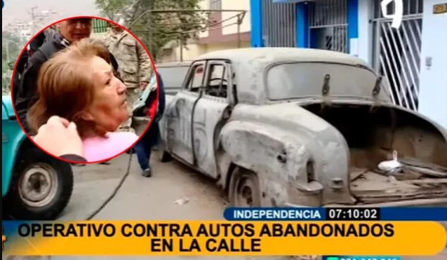 Se resiste a que se lleven su carro abandonado en la calle hace 20 años: “Está para que lo arreglen”