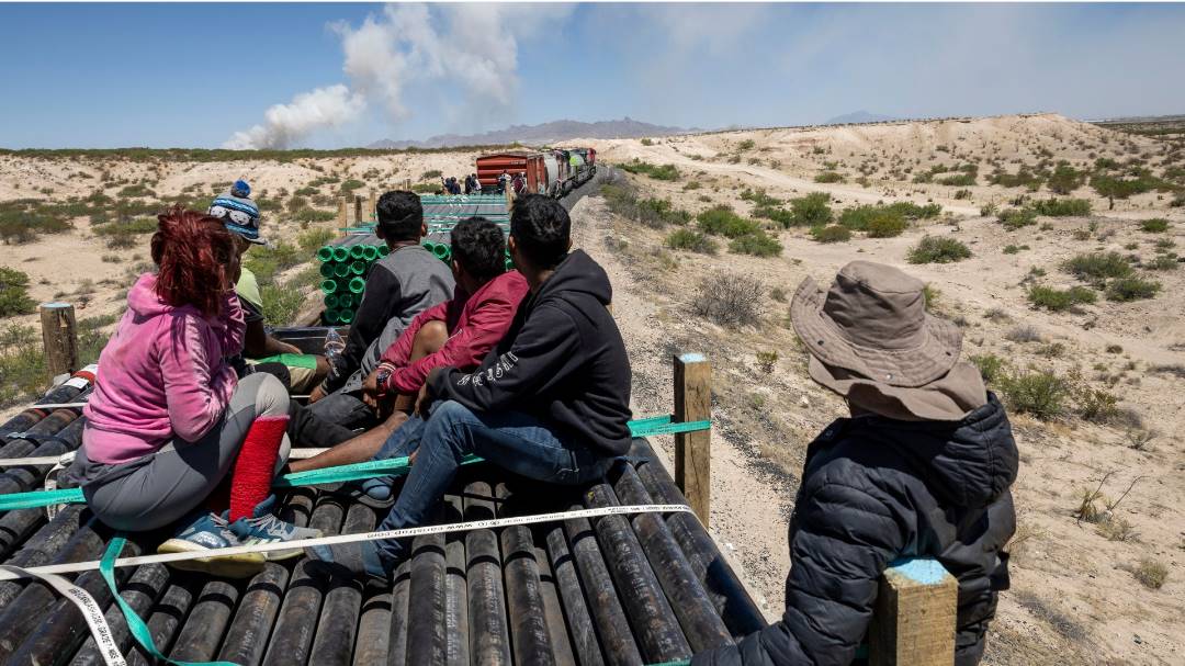 “Una sensación horrible”: Decenas de migrantes siguen arriesgando sus vidas para llegar a EEUU en el tren “La Bestia”