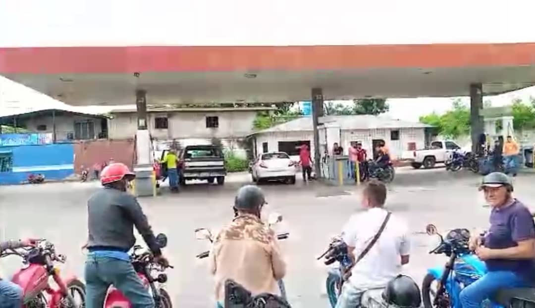 Solo seis gasolineras a precio internacional y una subsidiada abrieron este #20Oct en Barinas