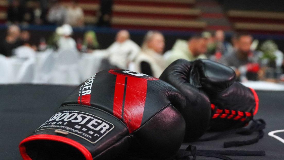 VIDEO impactante: Un golpe en un combate de kickboxing le tumbó todos los dientes en el ring