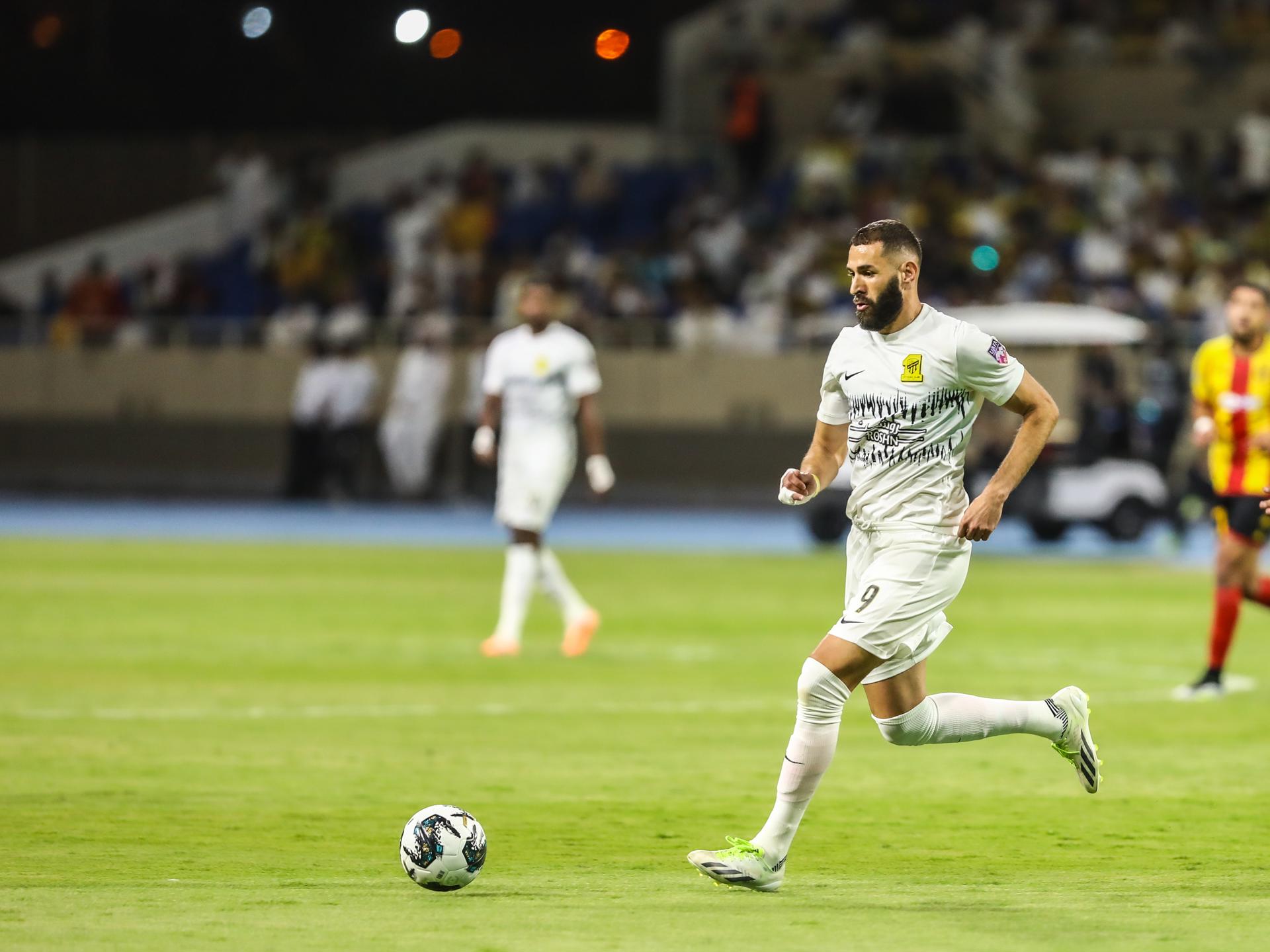 El equipo de Benzema se niega a jugar en Irán por la presencia de una escultura de Qasem Soleimaní (FOTO)