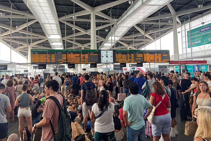 Suspenden circulación de trenes entre Valencia y Madrid en medio de las elecciones en España este #23Jul (Video)