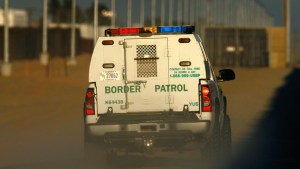 Tragedia en Arizona: Dos migrantes cayeron del muro fronterizo y uno de ellos perdió la vida