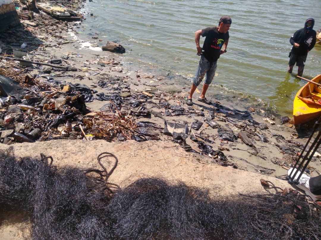 Lake Maracaibo in western Venezuela turns green while tourism and commerce fade