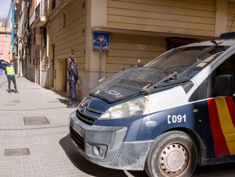 Detenidos en España cinco jóvenes alemanes por la violación grupal a una chica en un hotel