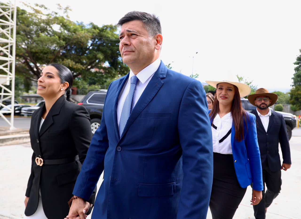 EN FOTOS: Freddy Superlano llegó a la Ucab para participar en el debate electoral junto a los candidatos a la Primaria #12Jul