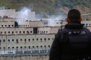 Caos en las cárceles de Ecuador: policías y militares intentan reponer el orden tras el decreto de Estado de Excepción