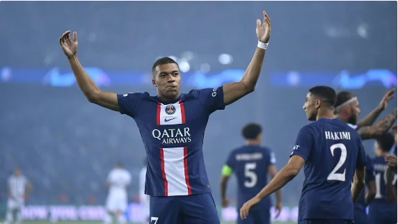 Mbappé vuelve al Parque de los Príncipes en medio de tensiones y expectativas