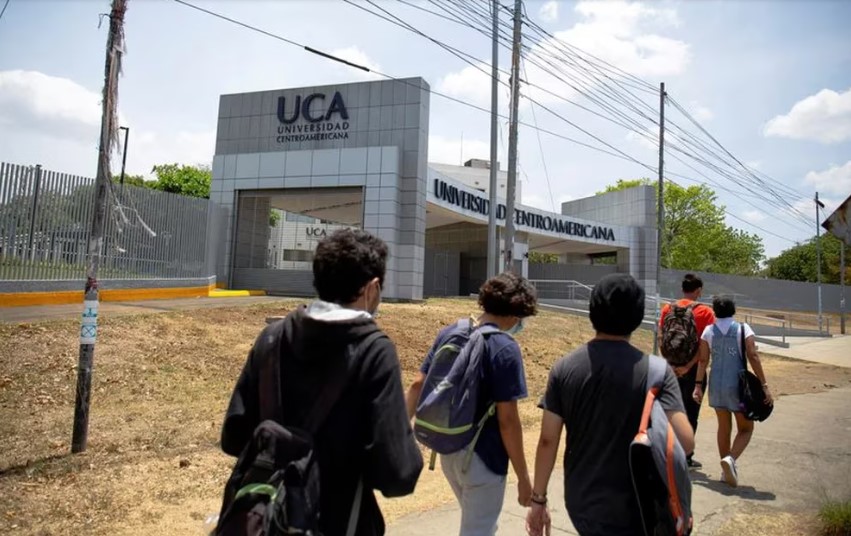 El drama de miles de estudiantes que quedaron a la deriva tras la confiscación de la universidad jesuita por el régimen de Daniel Ortega