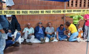 Más de dos días en huelga de hambre y jubilados de CVG aún no reciben respuesta sobre sus prestaciones sociales