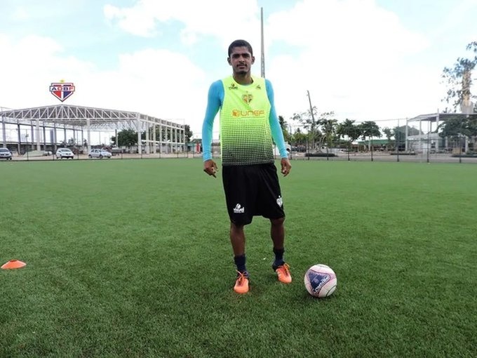 Luto en el fútbol: delantero brasileño murió en pleno entrenamiento de su equipo