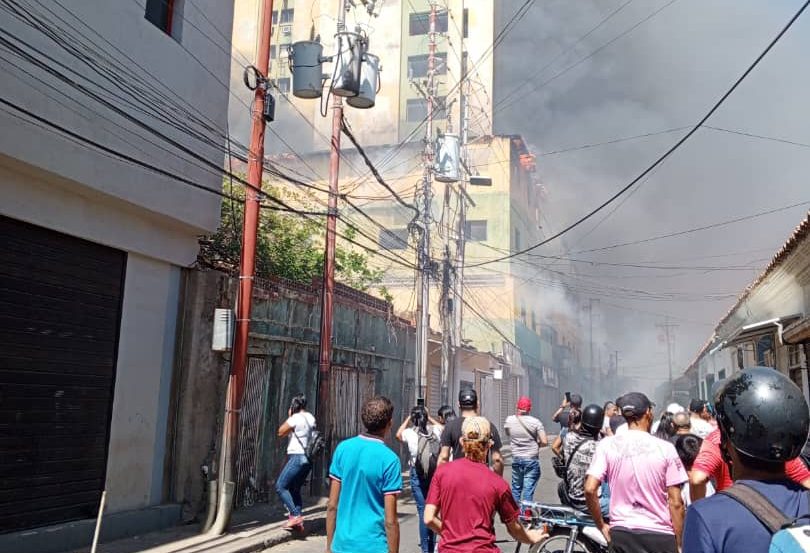 Devastador incendio en un hotel en Coro este #5Ago (VIDEOS)