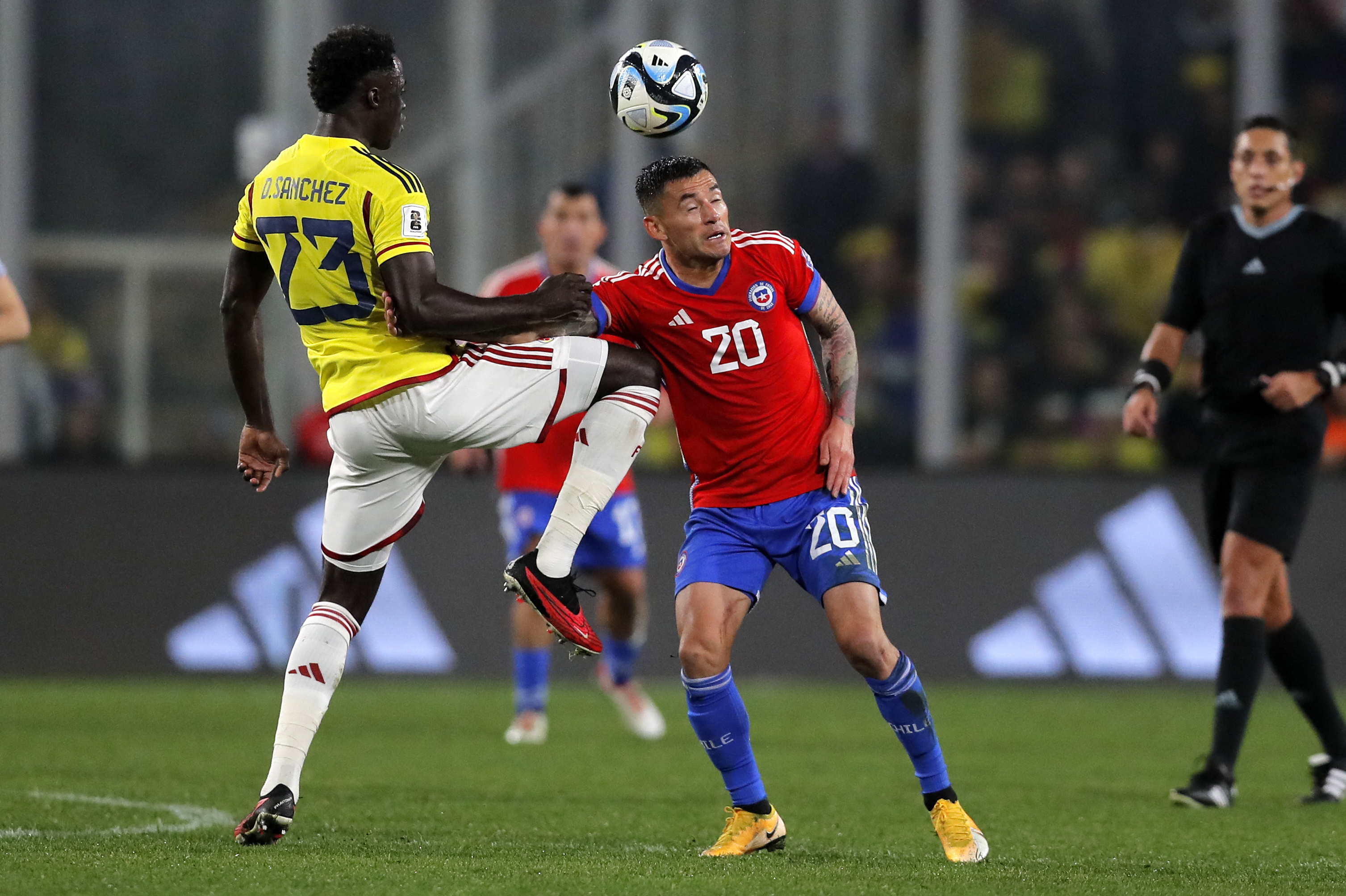 Chile y Colombia no se sacaron ventajas tras un partido gris en Santiago