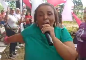 Alcaldesa chavista protagoniza karaokes entre escasez de agua y fallas eléctricas (VIDEO)