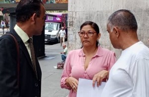 Madre de estudiante detenido en Venezuela pide al Defensor del Pueblo investigar denuncia de tortura