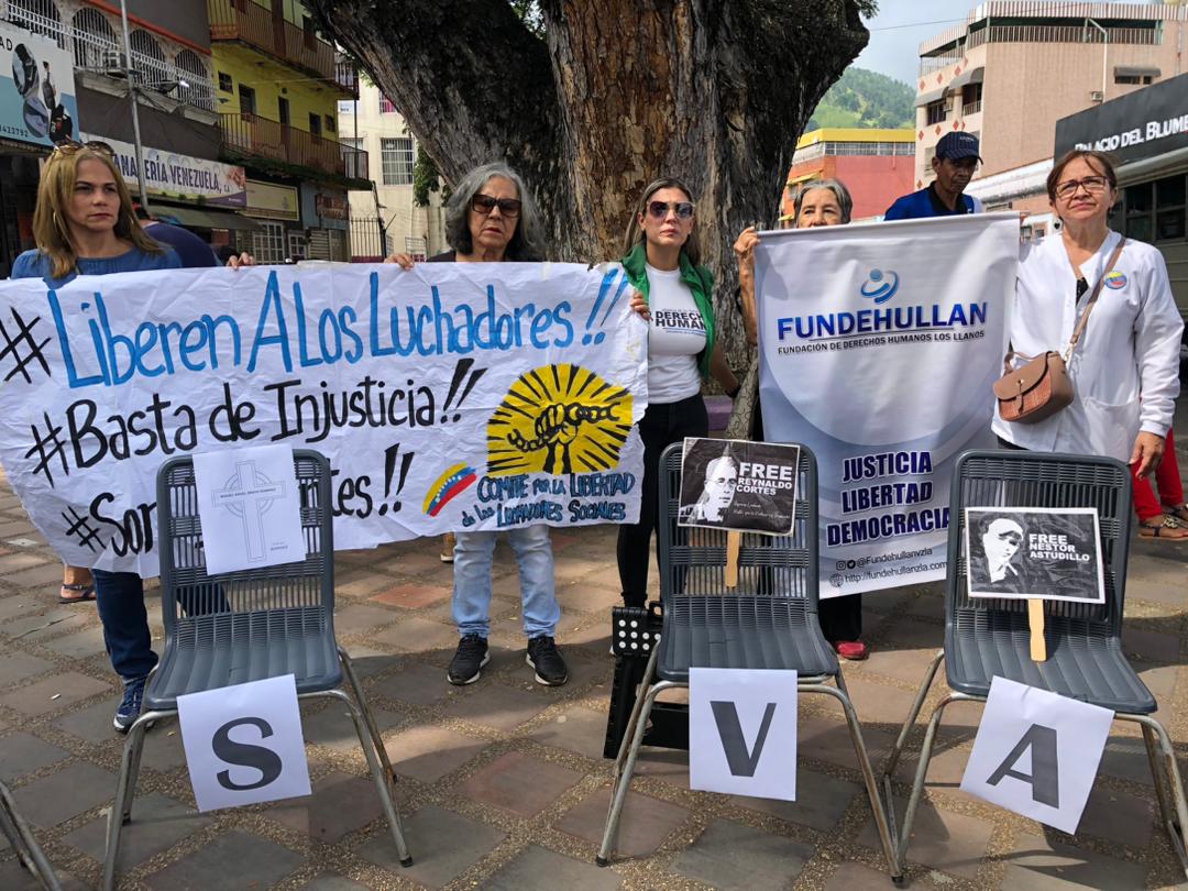 Con “Sillas vacías” en Guárico recordaron a los presos políticos y jóvenes asesinados en protestas