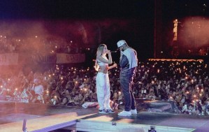 ¡Éxito total! Corina Smith compartió escenario con Eladio Carrión en Venezuela