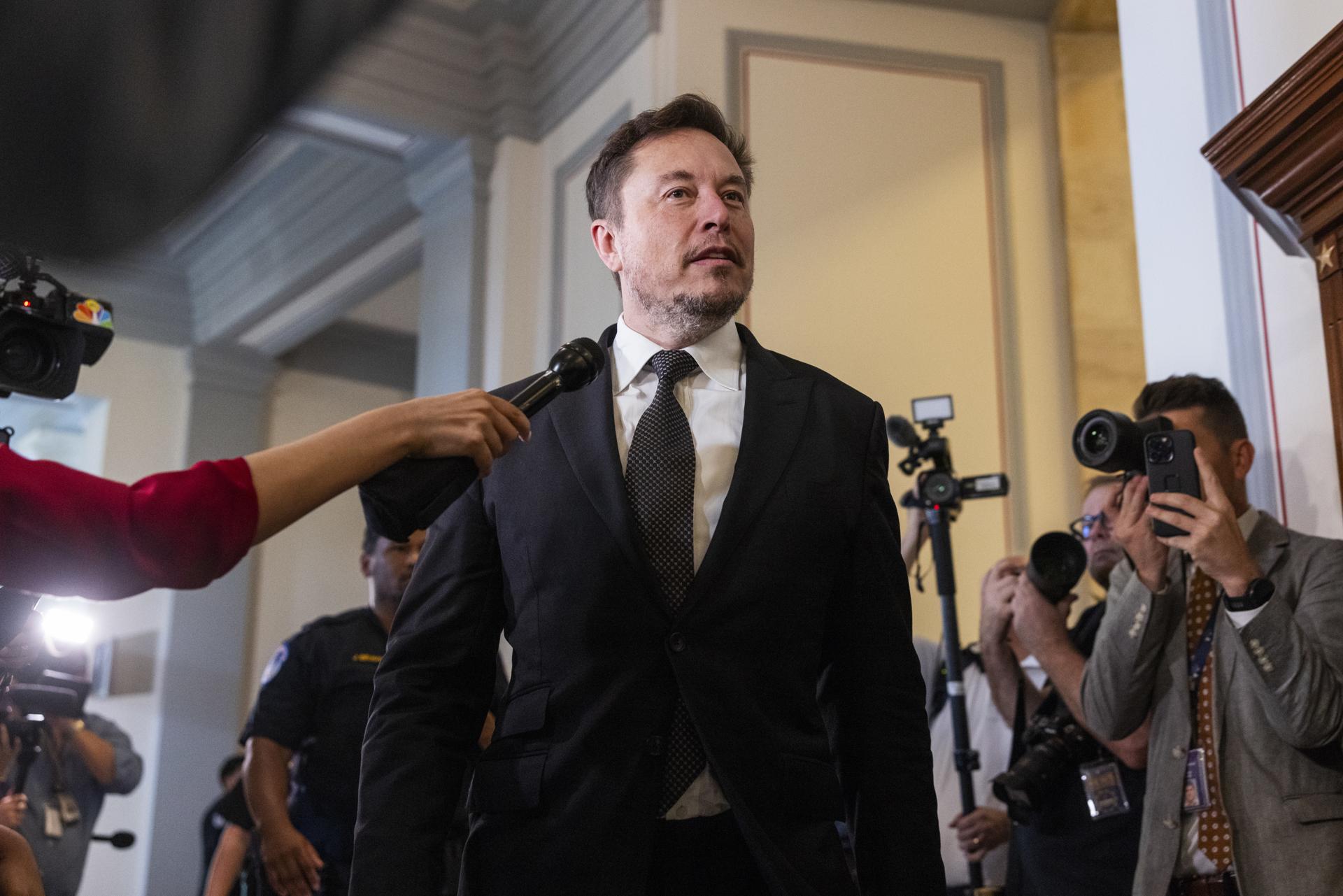 Elon Musk abandonó querella judicial contra OpenAI