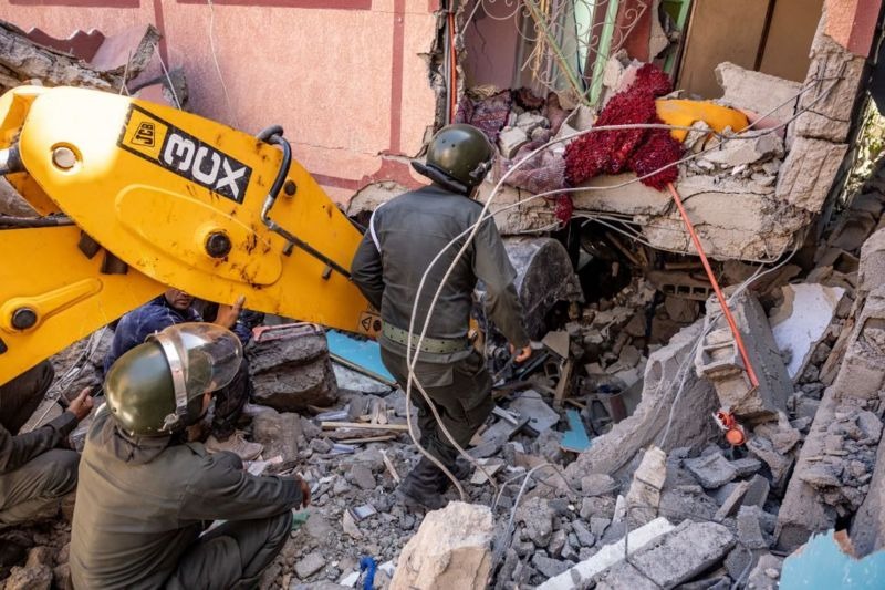 “Tuve que escoger entre mis padres o a mi hijo”: Las trágicas historias que deja el devastador terremoto de Marruecos