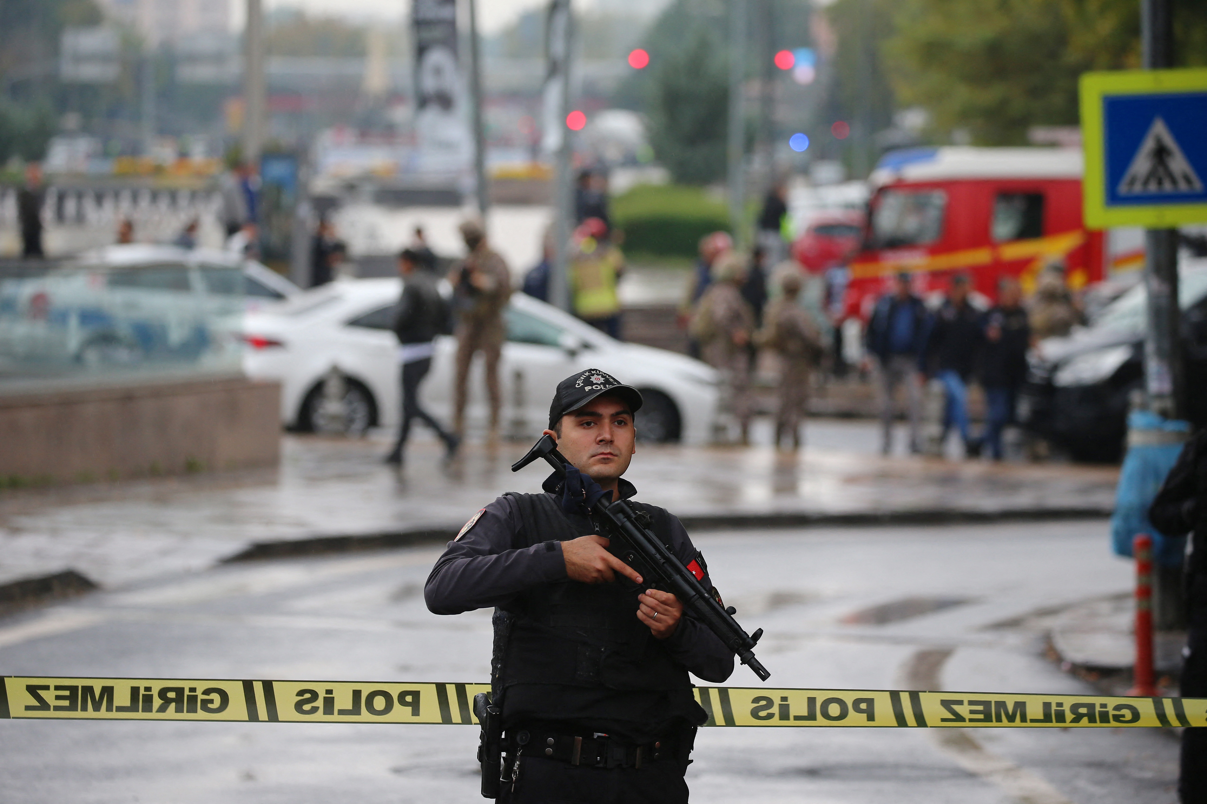 EN VIDEO: Momento en que sujeto perpetra ataque suicida en estación de policía en Turquía