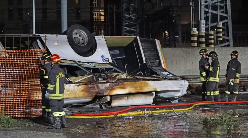 El video de la tragedia que dejó 21 muertos de Venecia: así cayó el autobús desde un puente