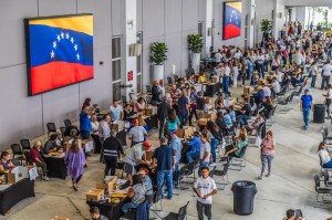 Cierran centros electorales en Miami con alta participación de venezolanos (VIDEO)