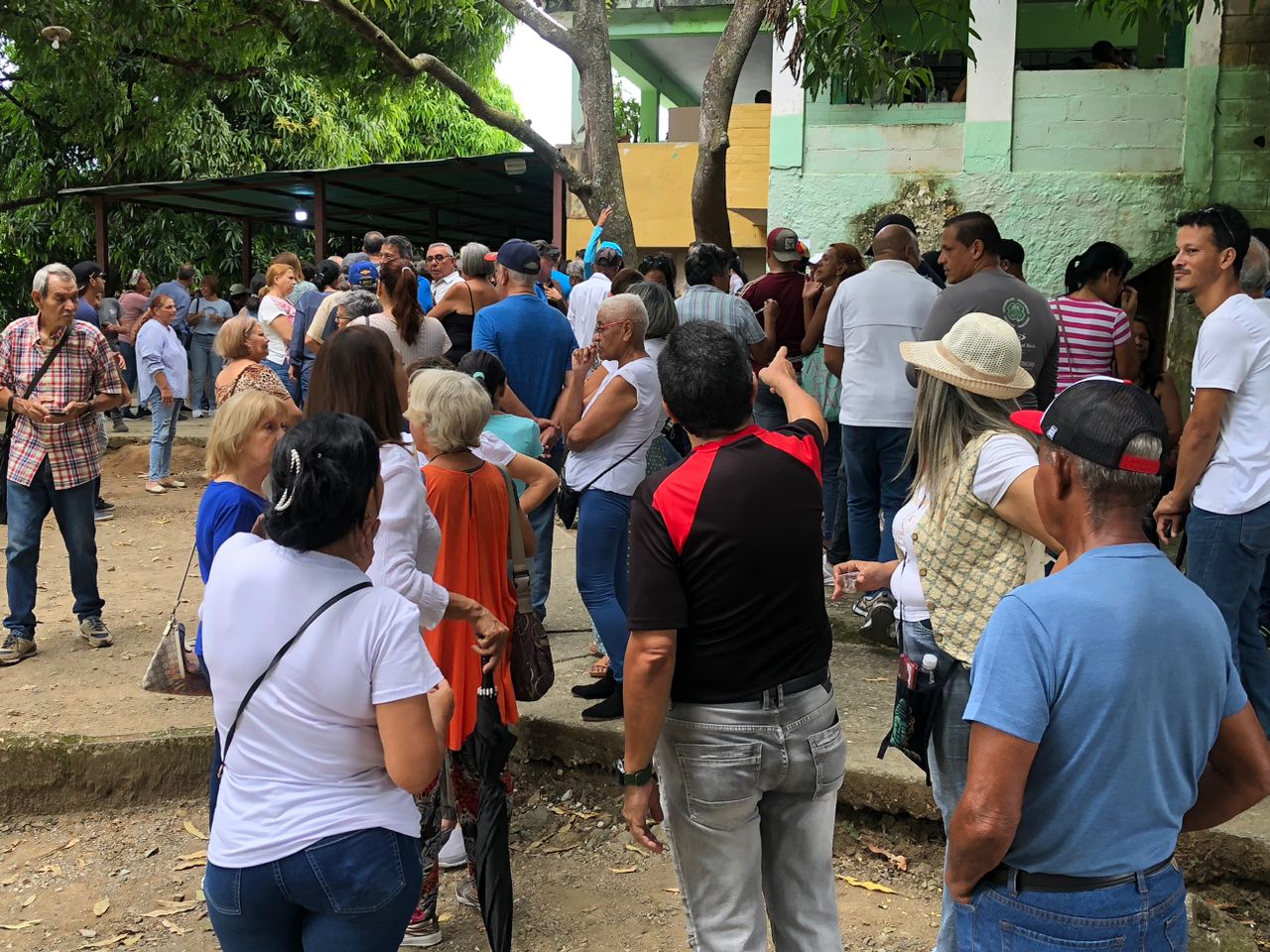 Centros electorales en Guárico desbordados de ciudadanos este #22Oct