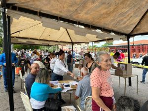 Extienden el horario de votación en Bolívar por presencia de electores en cola