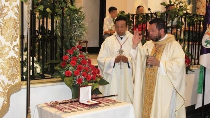 Investigan en España a sacerdote venezolano por presuntamente acosar a una mujer que era su pareja