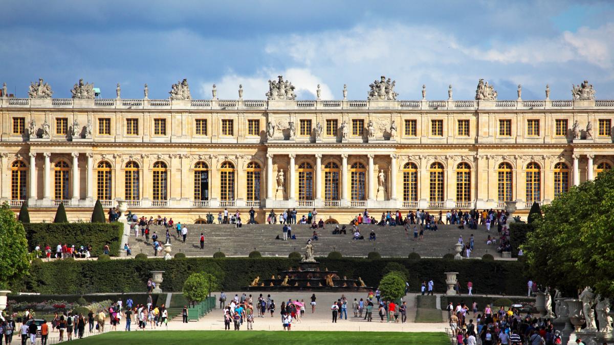 Alerta en Francia: evacuan de nuevo el Palacio de Versalles por alerta de bomba