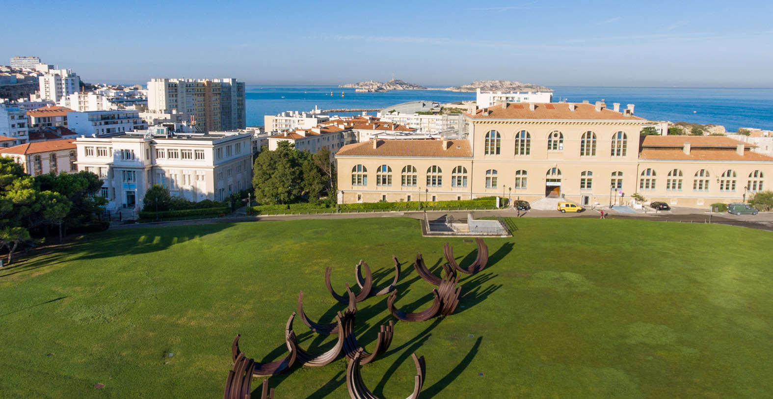 Cerraron toda una Universidad en Francia tras descubrir que había un centro de venta de drogas