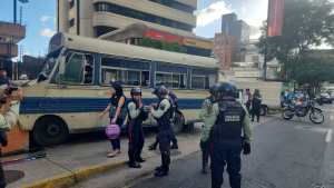 Al menos 14 heridos dejó choque de autobús frente a estación del metro en Altamira (Fotos)