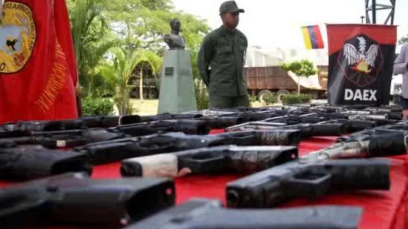 De dónde provienen las armas que las bandas venezolanas tienen en las cárceles