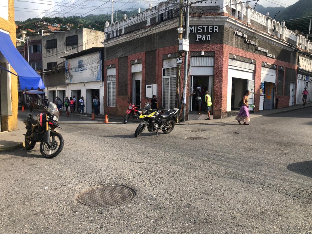 Régimen de Maduro generó caos en Maiquetía por protesta chavista “a favor del Esequibo” este #6Nov