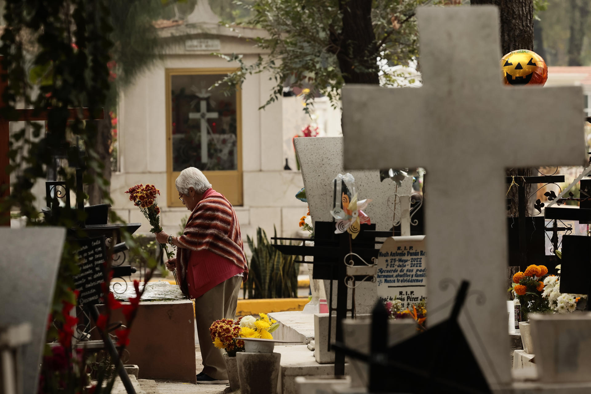 Mexicanos recuerdan a sus difuntos con “corazón y agradecimientos” en el Día de Muertos