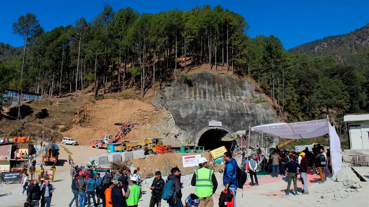 Los factores que marcaron el rescate de los 41 obreros atrapados en un túnel en la India