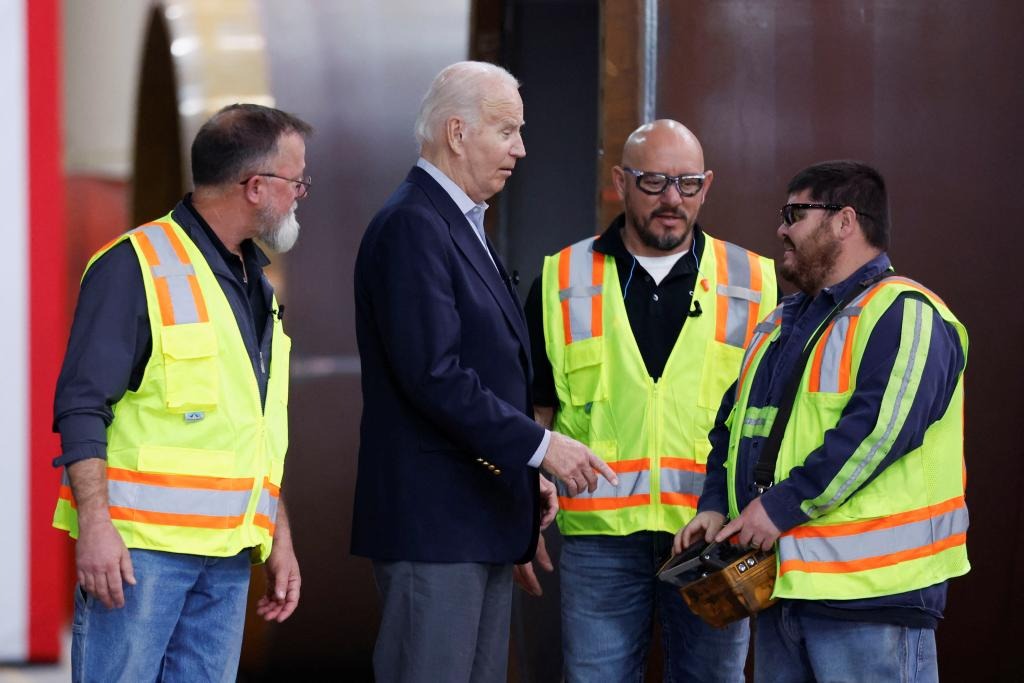 Desde bromear con armas nucleares a llamar “congresista” a Trump: El discurso plagado de errores de Biden en Colorado