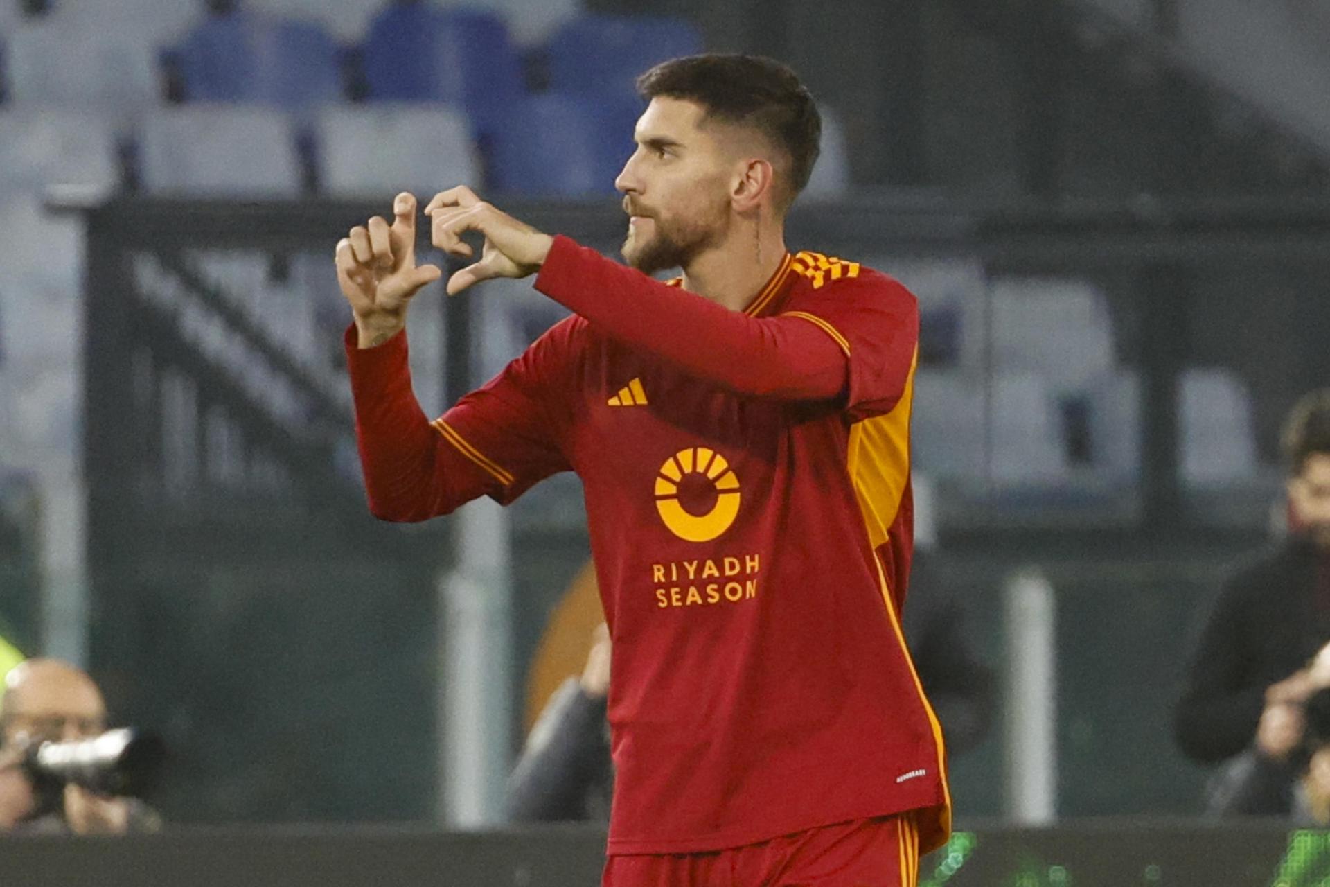 Napoli quedó con nueve y cayó doblegado por la Roma