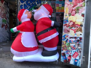 It feels like Christmas, but… can a Venezuelan afford the Christmas festivities? (IMAGES)