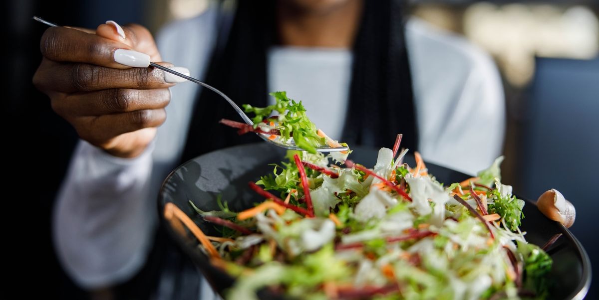 Horror en Connecticut: Todo iba bien con su ensalada hasta que masticó un pedazo de dedo humano