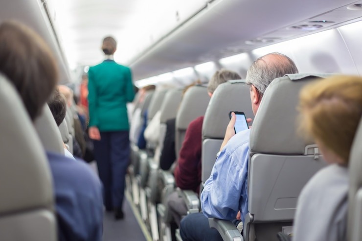 VIDEO: Una “lluvia” se desató dentro de un avión repleto de pasajeros