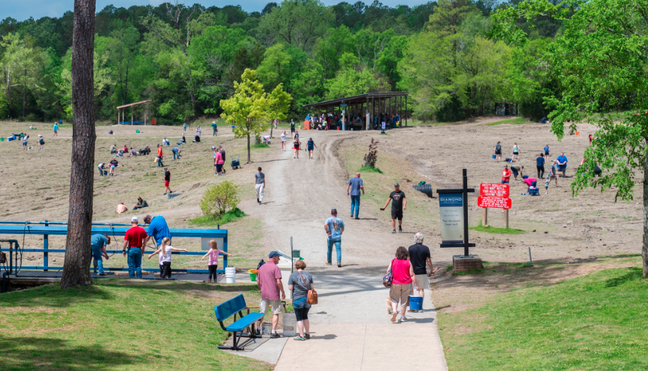 Un turista encuentra un enorme diamante de 7,46 quilates en un parque estatal de Arkansas