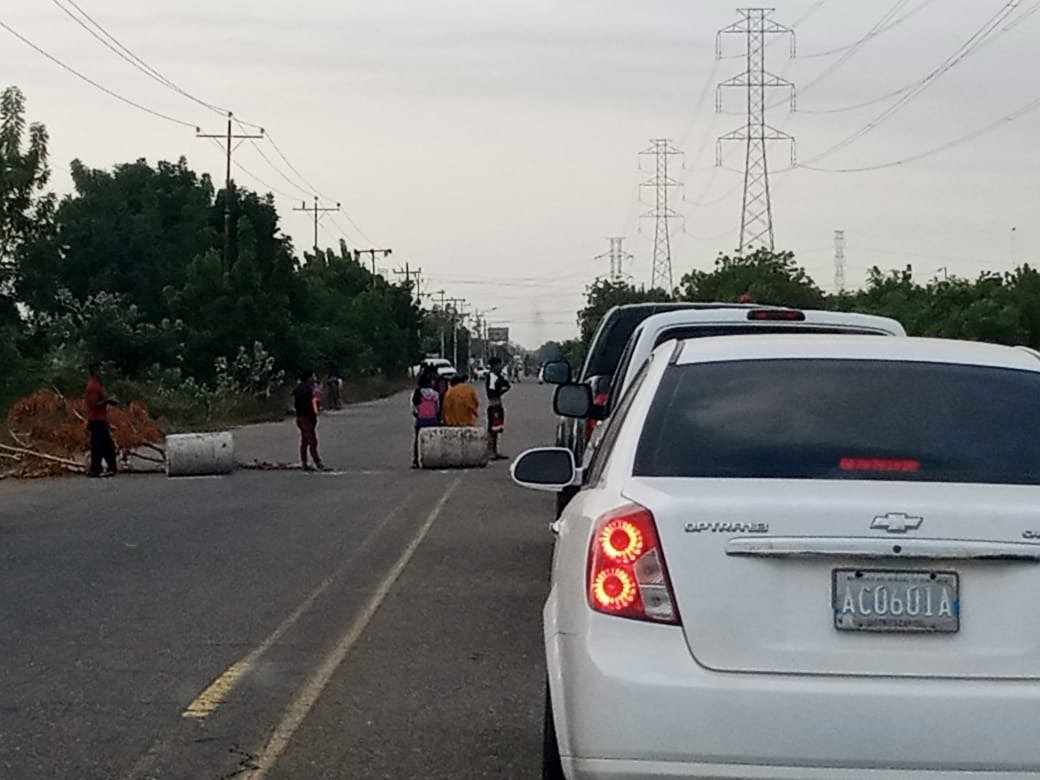 Yukpas imponen su ley en Zulia: peaje ilegal a plena luz del día y ante la mirada de autoridades