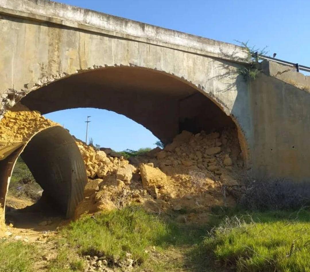 Falcón: más de un año incomunicados porque un puente se volvió “ñoña” y el chavismo es puro “bla bla bla”