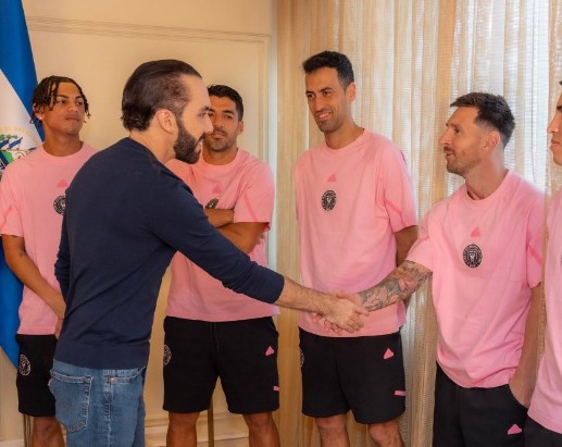 LA FOTO: El saludo entre Nayib Bukele y Leo Messi en El Salvador